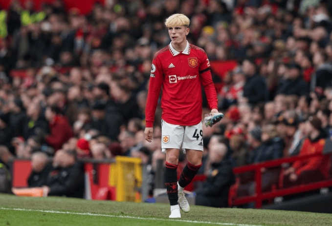 曼联重伤倒地，内马尔全队围拢祈祷，场面感人的简单介绍